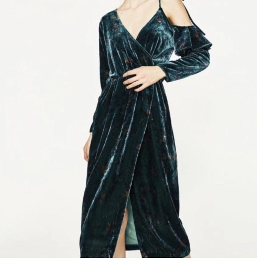 Zara NWT Chic One Cold Shoulder Velvet Dress in Deep Green Wrap Asymetric Slevee
